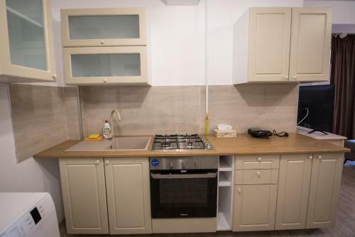 New Central Lake Apartment Mamaia Iaki