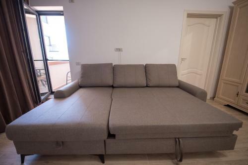New Central Lake Apartment Mamaia Iaki