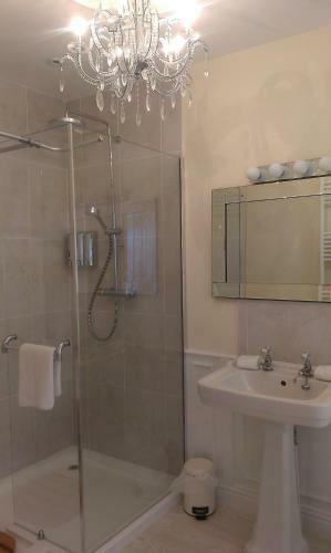 Bed & Breakfast Min Y Don Guest House