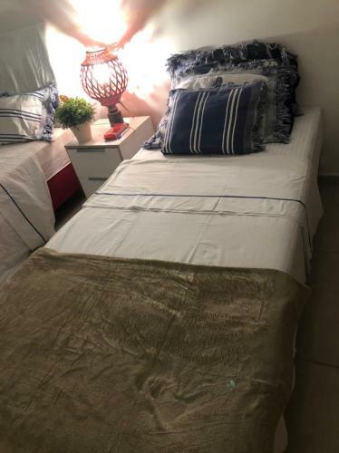 Apartamento Em Gravat� Com Piscina E �rea de Lazer. Condom�nio Jacarand�