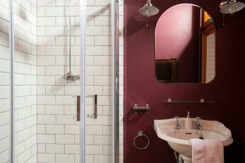 Hostal Cambo House