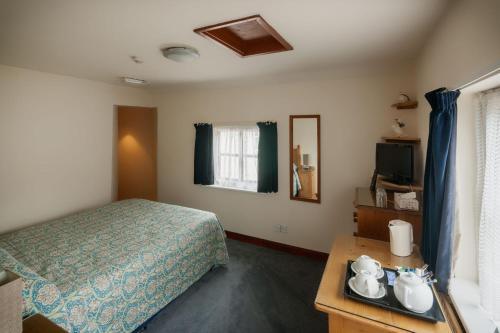 Hostal Bridge House Hotel
