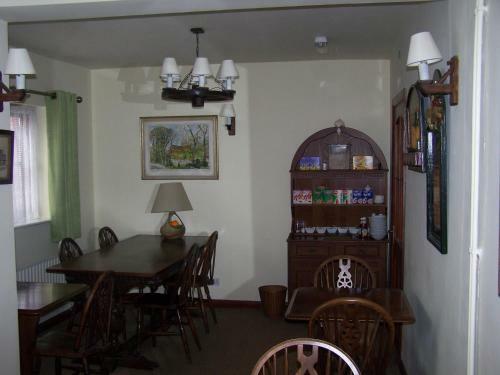 Hostal Bridge House Hotel