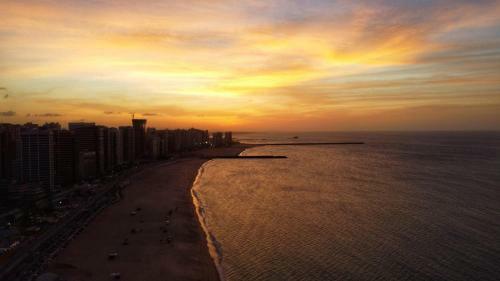 Apartamento Beira Mar Meireles A Um Passo Do Mar