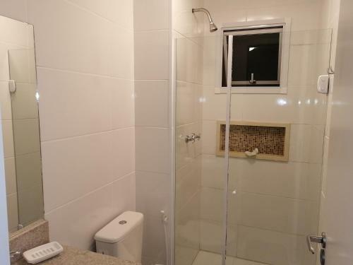 Apartamento, Ampla Sacada Com Vista Para O Mar!