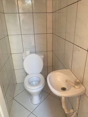 Casa Espa�osa No Guaruj� C/ 2 Dorm. E Churrasqueira