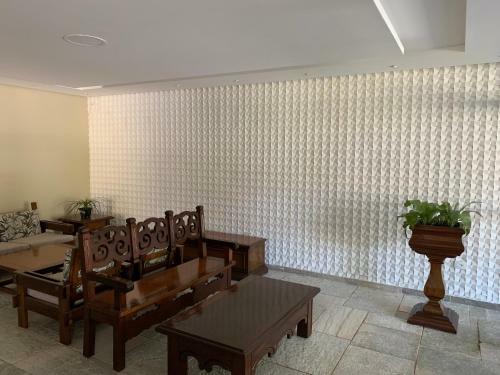 Apartamento 11 Praia Da Enseada Com 2 Dorm Sendo 1 Suite Com Piscina