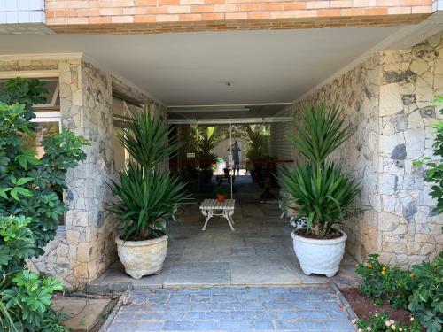 Apartamento 11 Praia Da Enseada Com 2 Dorm Sendo 1 Suite Com Piscina
