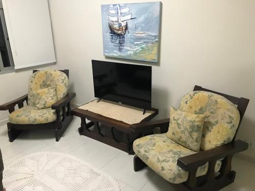 Apartamento Enseada - Duas Quadras Da Praia. Show.