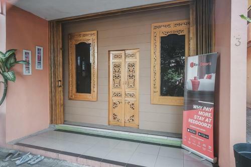 Hostal Reddoorz Near Plaza Ambarukmo