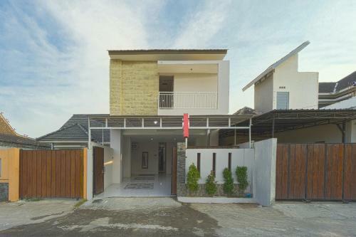 Hotel Oyo 1542 Yessy Mansion