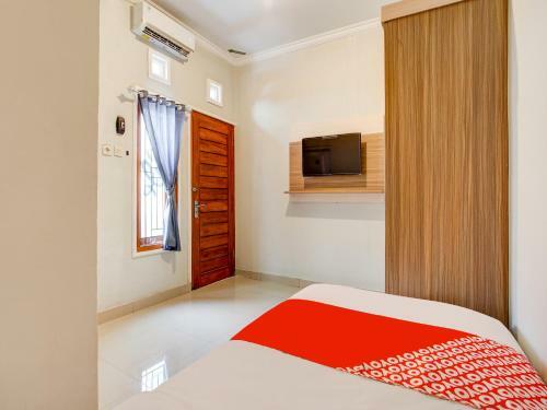 Hotel Vaccinated Staff - Oyo 90174 Ebarly Syariah