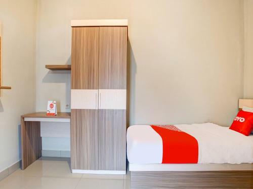 Hotel Vaccinated Staff - Oyo 90174 Ebarly Syariah
