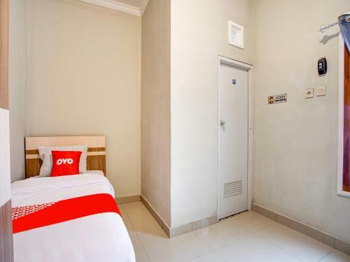 Hotel Vaccinated Staff - Oyo 90174 Ebarly Syariah