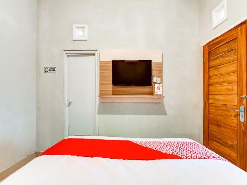 Hotel Vaccinated Staff - Oyo 90174 Ebarly Syariah
