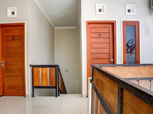 Hotel Vaccinated Staff - Oyo 90174 Ebarly Syariah