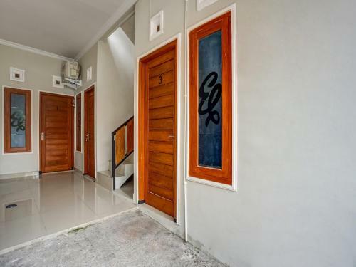 Hotel Vaccinated Staff - Oyo 90174 Ebarly Syariah