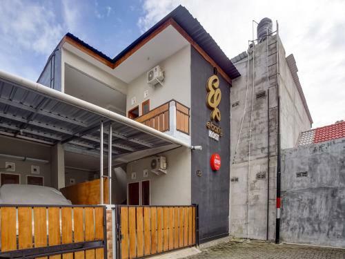 Hotel Vaccinated Staff - Oyo 90174 Ebarly Syariah