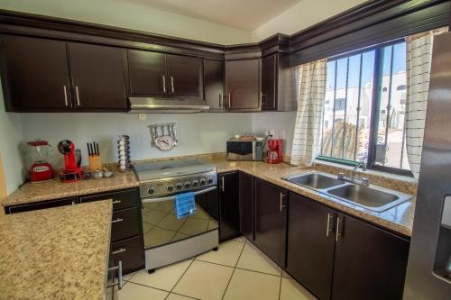 New Home W Private Pool Alberca