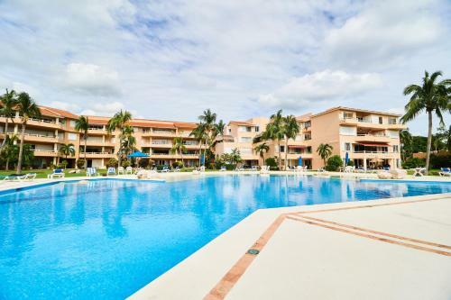 Apartamento 2-unit Deal In Beachfront Complex Charming Private Terrace Wonderful Pool View For Large Groups