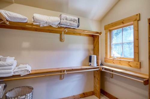 Climbing Bear Lodge Townhome Great Setting Hot Tub