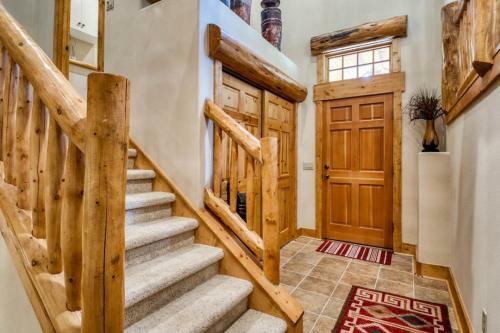 Climbing Bear Lodge Townhome Great Setting Hot Tub