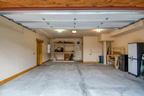 Climbing Bear Lodge Townhome Great Setting Hot Tub
