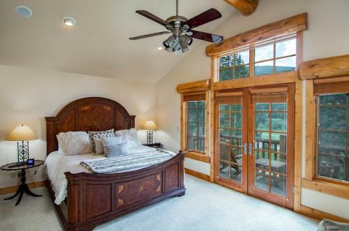Climbing Bear Lodge Townhome Great Setting Hot Tub