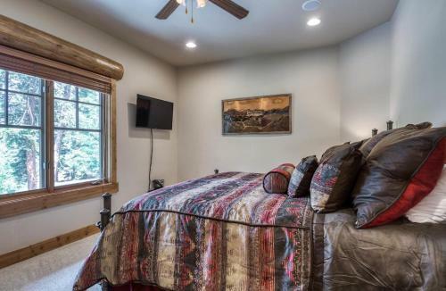 Climbing Bear Lodge Townhome Great Setting Hot Tub