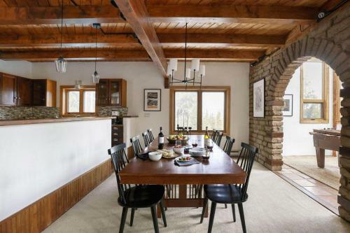 Treehouse - Secluded Mountain Cabin W Hot Tub & Treehouse