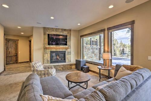 Luxe Breckenridge Home With 3 Fireplaces And View