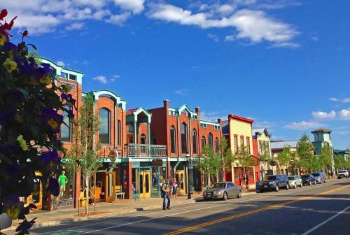 Mountain Thunder 5110 Snowflake Condo Ski In Great Breck Location