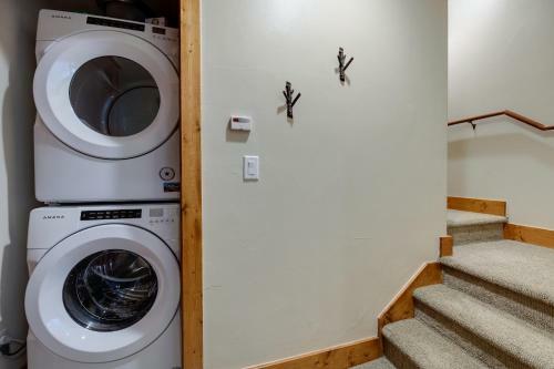 Ridge Street Chalet Home A Historic District Charm