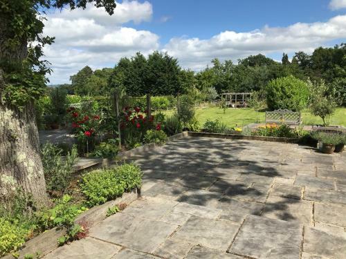 Prestwick Oak - Open Plan 2 Double Ensuite Rural Oak Framed House Sleeps 4 Plus Aonb