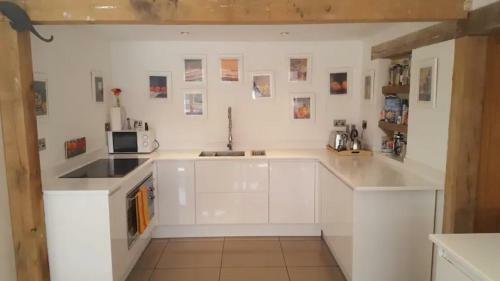 Prestwick Oak - Open Plan 2 Double Ensuite Rural Oak Framed House Sleeps 4 Plus Aonb