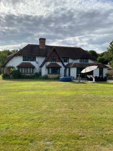 Chichester Retreat With Large Private Mature Garden