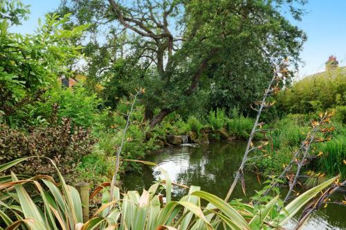 Barn House Large Period Property Grade II Listed