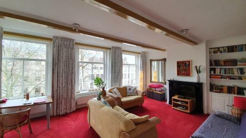 Large Historical Apartment & Canal Terrace
