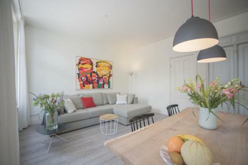 Luxury Upstairs & Downstairs Apartments