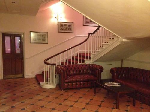 The Royal Victoria & Bull Hotel