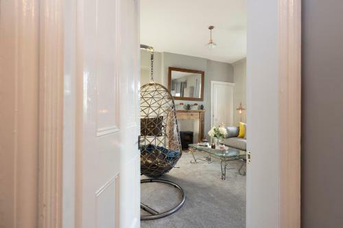 Stylish George Street Apartment