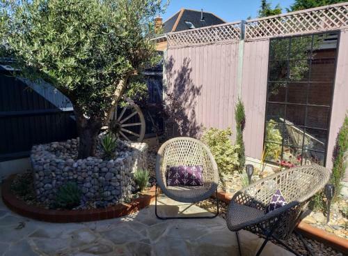 Apartamento The Courtyard - Cosy, Secluded With Luxury Suite