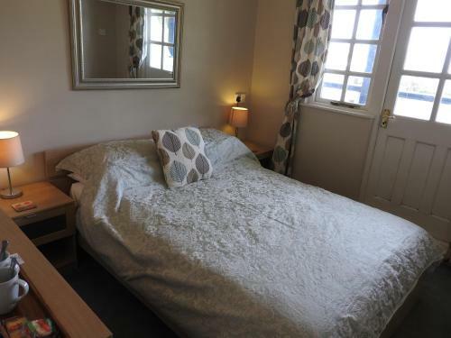 Hostal Riverside Cottage