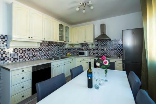 Sunny Apartment Nikola Near Airport Split