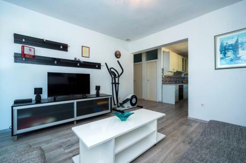 Sunny Apartment Nikola Near Airport Split