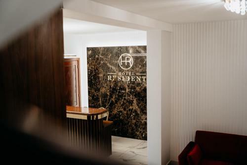 Hotel Resident