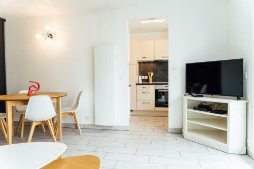 Apartamento Plaza Fontaine Rouge 01