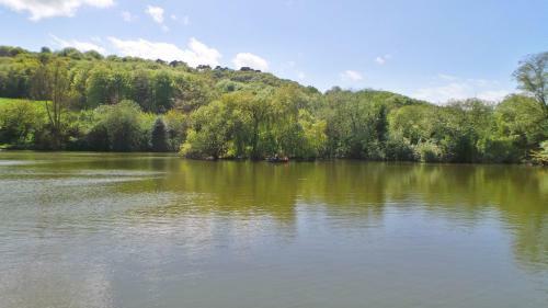 Cabanes Flottantes Et G�tes Au Fil De L'eau