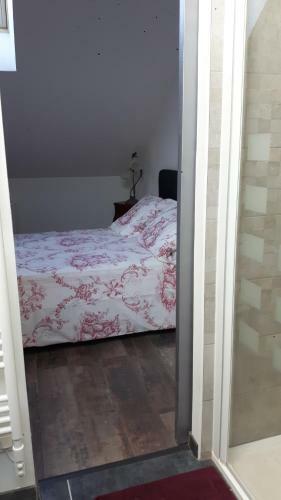 Bed & Breakfast La Long�re Des Glycines