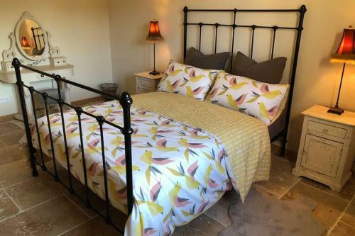 Beautiful Eymet Bastide House & Courtyard Garden